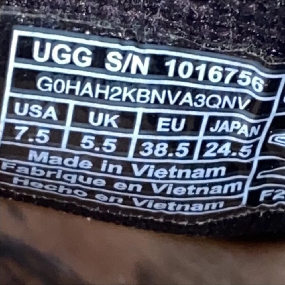 Authentic UGG designer black slip on sneakers sz 7.5